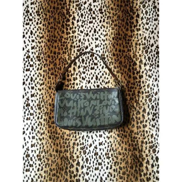 Louis Vuitton Pochette - Picture 8 of 8